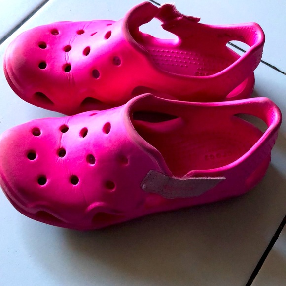 Hot pink crocs size 13C - Picture 2 of 4